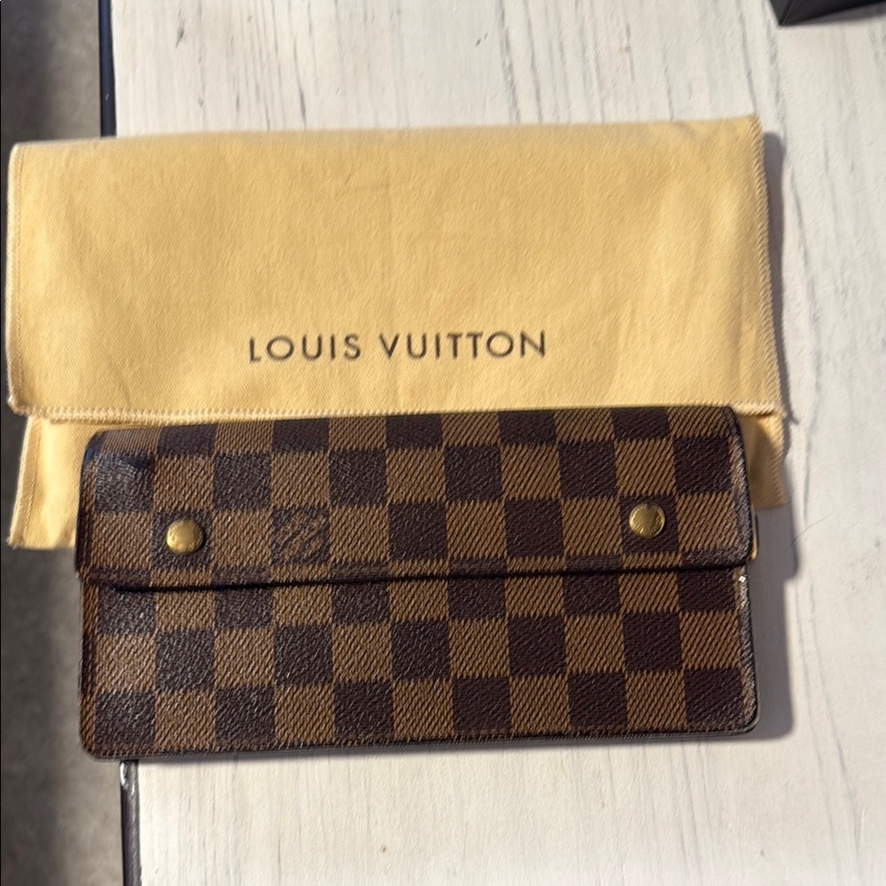 Louis Vuitton Brown Key & Card Holder Damier Pattern